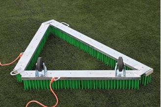 Afbeelding van  Borstel voor synthetisch terrein Triangle 1,50m GROEN